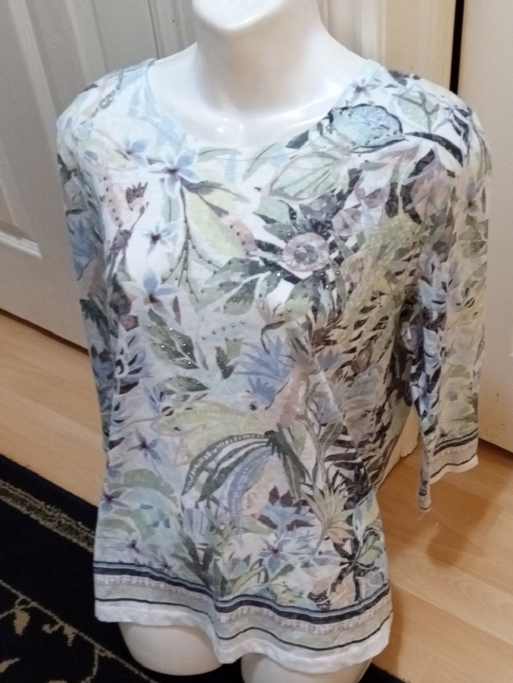 💲1DOLLAR▶▶Northern ReflectionsSLEEK  Pastel Floral Long Sleeve Tee